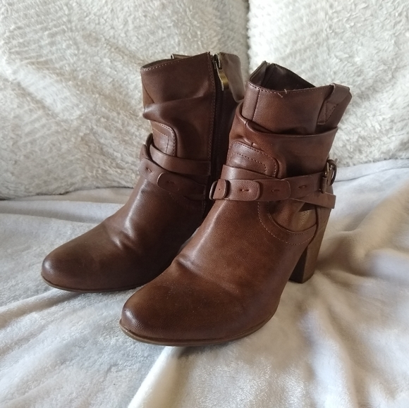 Boots - Picture 2 of 3